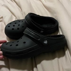 Black Fleece Lined Crocs Unisex M/6 W/8